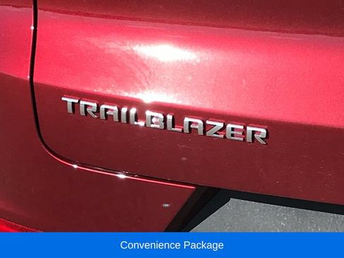 Used 2023 Chevrolet TrailBlazer LT w/ Convenience Package FWD image 3