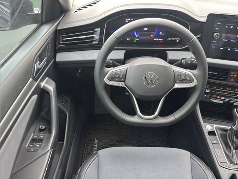 New 2026 Volkswagen Jetta SE FWD image 17