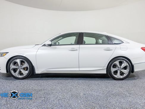 Used 2018 Honda Accord Touring image 4