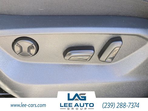 Used 2021 Volkswagen Tiguan SE image 17