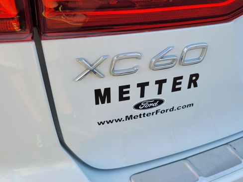 Used 2020 Volvo XC60 T6 Momentum w/ Protection Package image 10