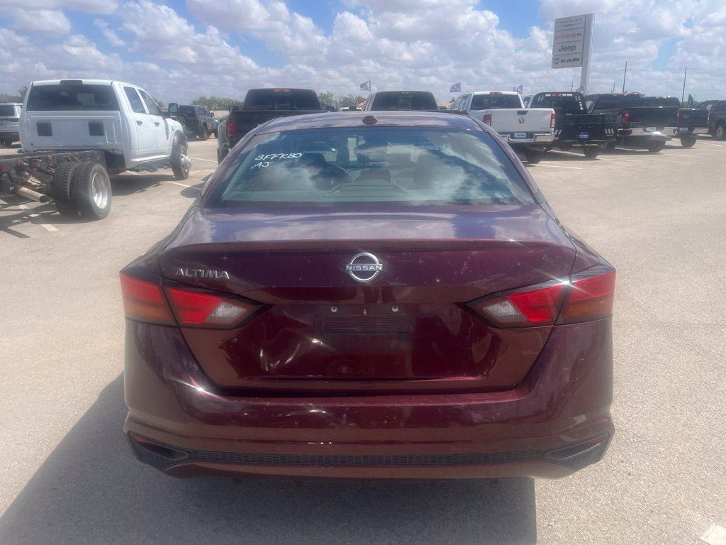 Used 2025 Nissan Altima 2.5 SV FWD image 4