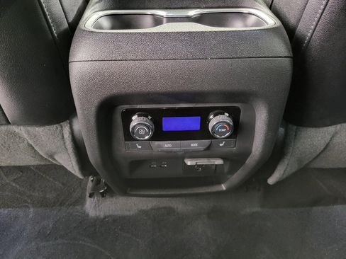 Used 2024 Chevrolet Traverse RS image 23