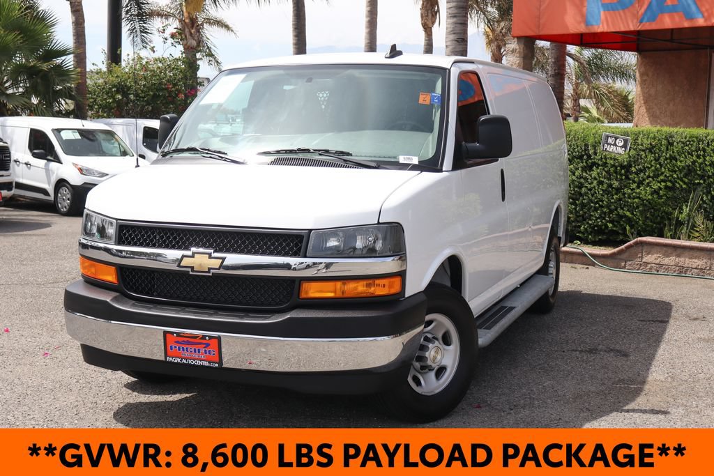 Used 2025 Chevrolet Express 2500 w/ Driver Convenience Package RWD image 4