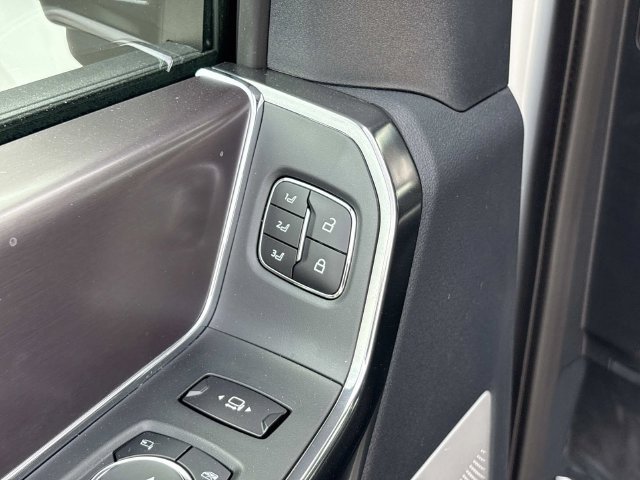 New 2026 Ford F250 Platinum w/ FX4 Off-Road Package AWD/4WD image 21
