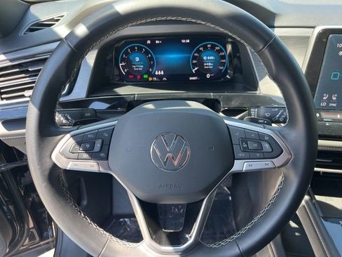 Used 2024 Volkswagen Atlas Cross Sport SE FWD image 18