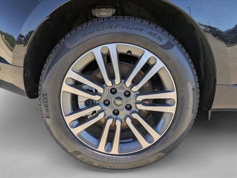 New 2025 Land Rover Range Rover SE image 10