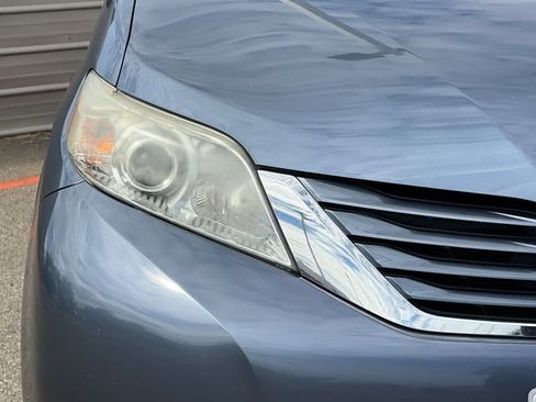 Used 2015 Toyota Sienna LE FWD image 17