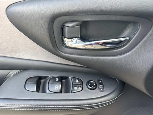 Used 2024 Nissan Murano SV AWD/4WD image 17