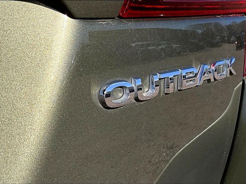 Used 2018 Subaru Outback 2.5i Premium image 6