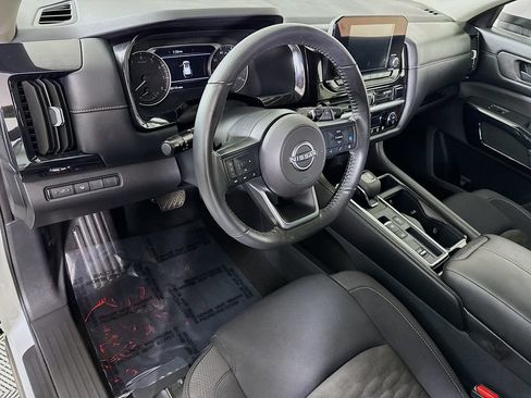 Certified 2024 Nissan Pathfinder SV w/ Black Appearance Package FWD image 18