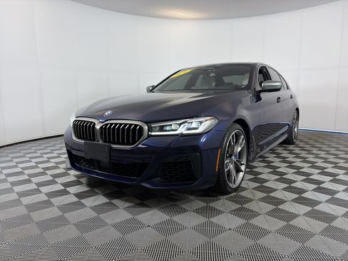 Used 2021 BMW M550i xDrive w/ Dynamic Handling Package AWD/4WD image 2