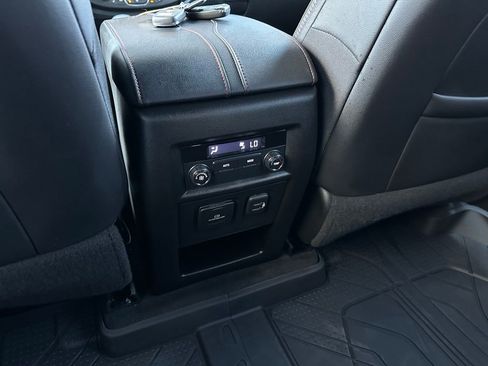 Used 2023 Chevrolet Traverse RS FWD image 23