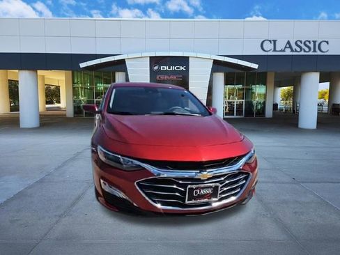 Used 2024 Chevrolet Malibu LT image 2