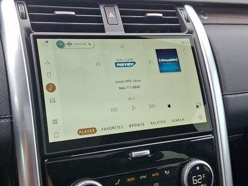 New 2025 Land Rover Discovery Dynamic SE image 16