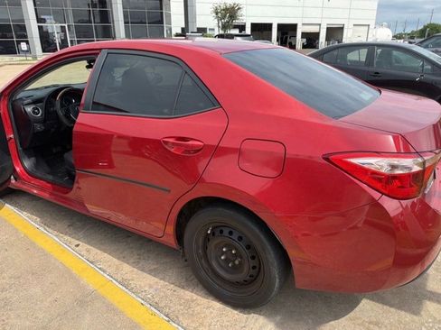 Used 2018 Toyota Corolla LE FWD image 2