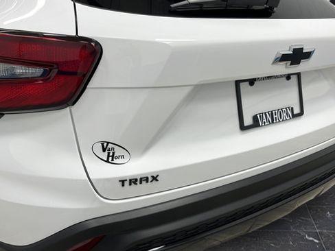 Used 2024 Chevrolet Trax RS w/ Sunroof Package FWD image 37