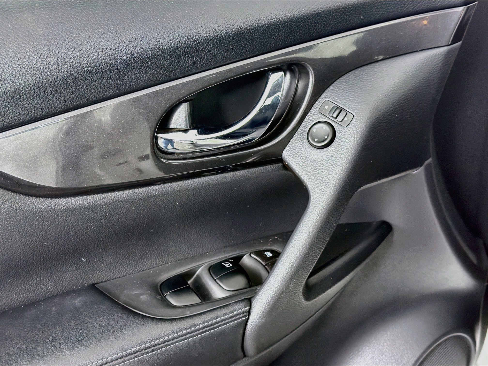 Used 2018 Nissan Rogue S FWD image 15