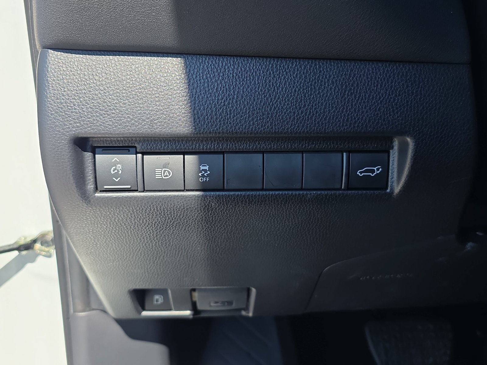 Used 2023 Toyota Venza XLE AWD/4WD image 23