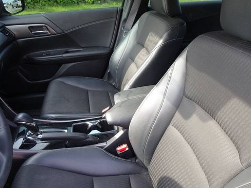 Used 2017 Honda Accord Sport image 15