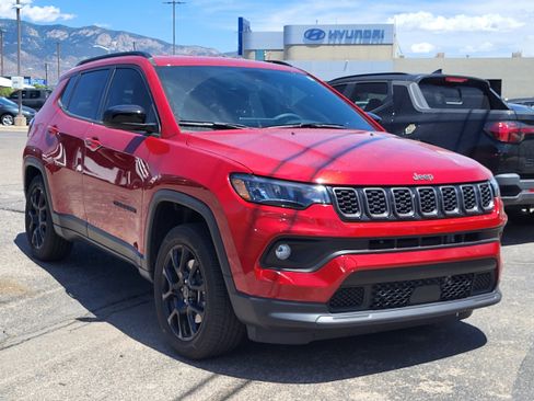 Used 2025 Jeep Compass Latitude w/ Altitude Special Edition AWD/4WD image 24