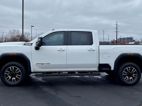 Used 2020 GMC Sierra 2500 AT4 w/ AT4 Premium Package AWD/4WD image 3