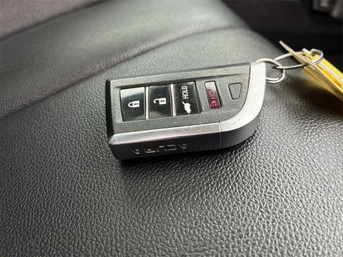 Used 2023 Acura MDX SH-AWD image 9