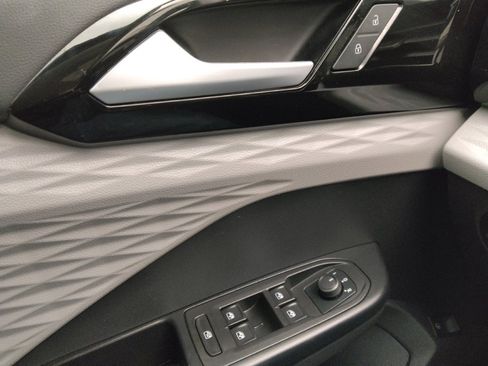 Used 2022 Volkswagen Taos S image 27