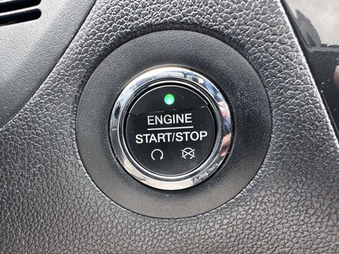 Used 2018 Ford Explorer XLT w/ Equipment Group 202A AWD/4WD image 22