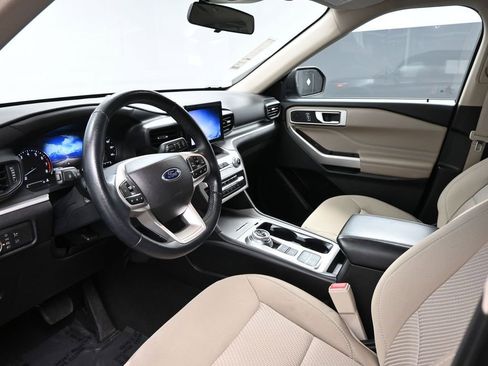 Used 2022 Ford Explorer XLT image 8