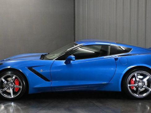 Used 2015 Chevrolet Corvette Stingray Coupe w/ 2LT Preferred Equipment Group RWD image 8