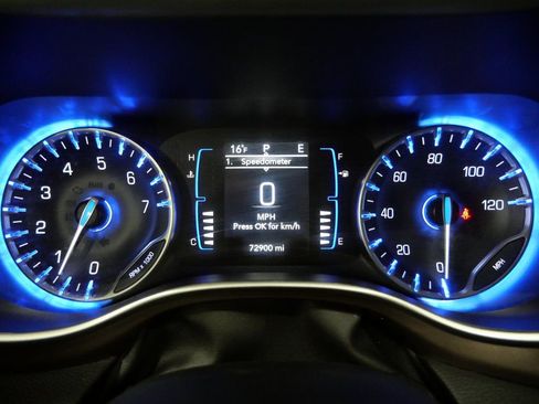 Used 2023 Chrysler Voyager LX image 15