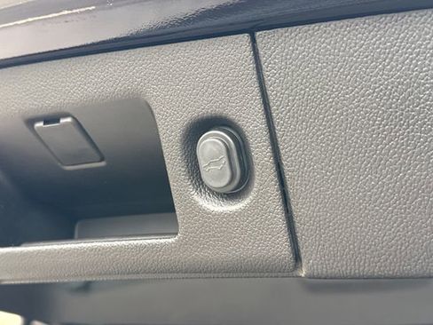 Used 2018 Cadillac Escalade ESV Luxury image 26