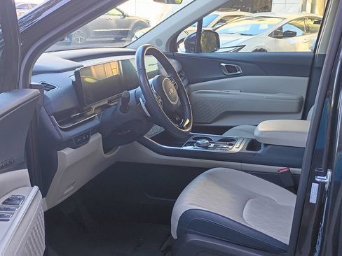 Certified 2025 Kia Carnival EX FWD image 17