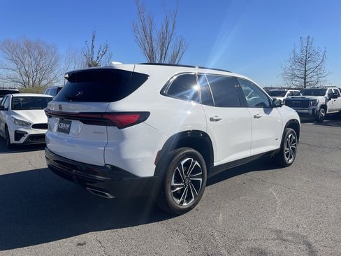 Used 2025 Buick Enclave Sport Touring image 8