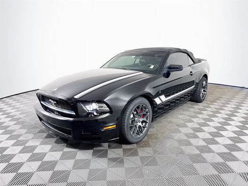 Used 2014 Ford Mustang Premium image 3