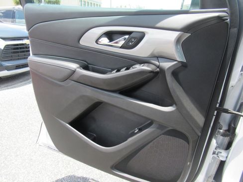 Used 2023 Chevrolet Traverse LT FWD image 18