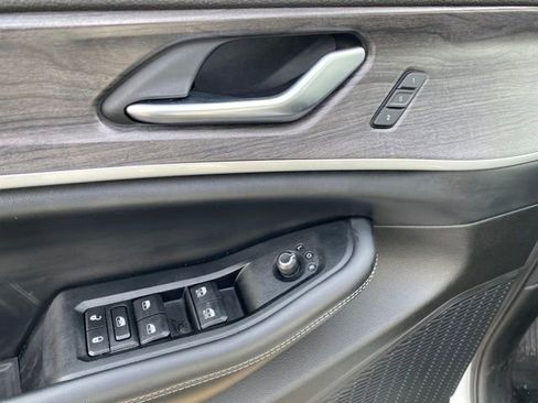 Used 2023 Jeep Grand Cherokee Limited image 17