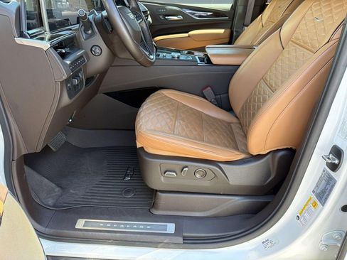 Used 2021 Cadillac Escalade Sport w/ Driver Assist Tech Package AWD/4WD image 4