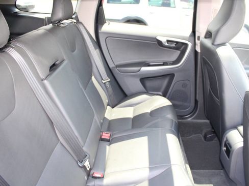 Used 2016 Volvo XC60 T5 Premier image 18