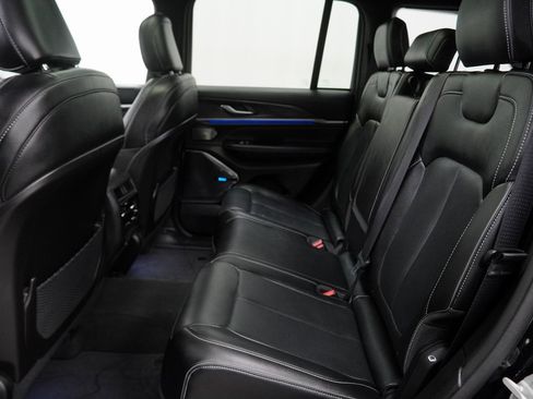 Certified 2023 Jeep Grand Cherokee Overland image 24