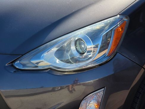 Used 2016 Toyota Prius C One image 8