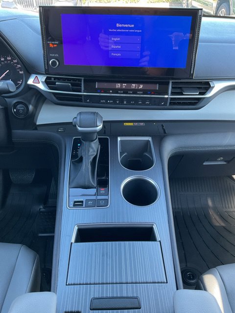 Used 2025 Toyota Sienna XLE FWD image 24