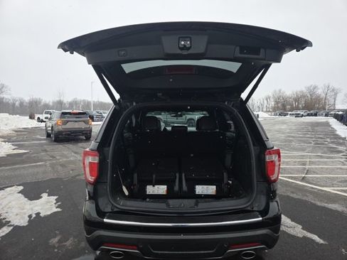 Used 2018 Ford Explorer XLT w/ Equipment Group 202A image 8