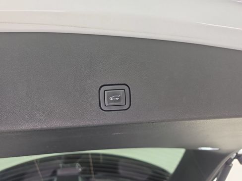 Used 2021 Cadillac XT6 Premium Luxury FWD image 12