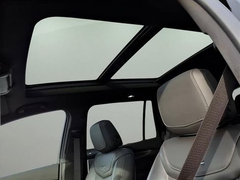 Used 2023 Cadillac XT6 Sport w/ Technology Package image 16