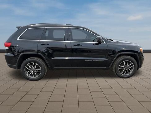 Used 2019 Jeep Grand Cherokee Laredo w/ 18" Wheel & 8.4" Radio Group image 8