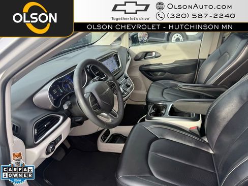 Used 2024 Chrysler Pacifica Touring-L image 10