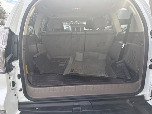 Used 2014 Lexus GX 460 image 23