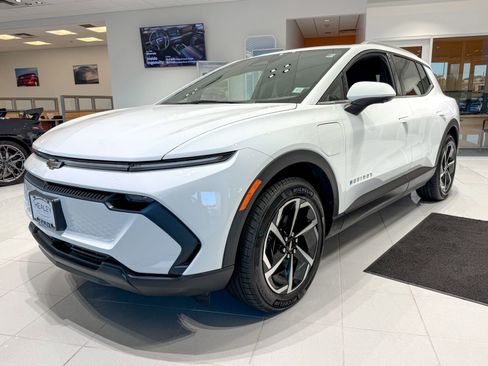 New 2026 Chevrolet Equinox EV LT image 3